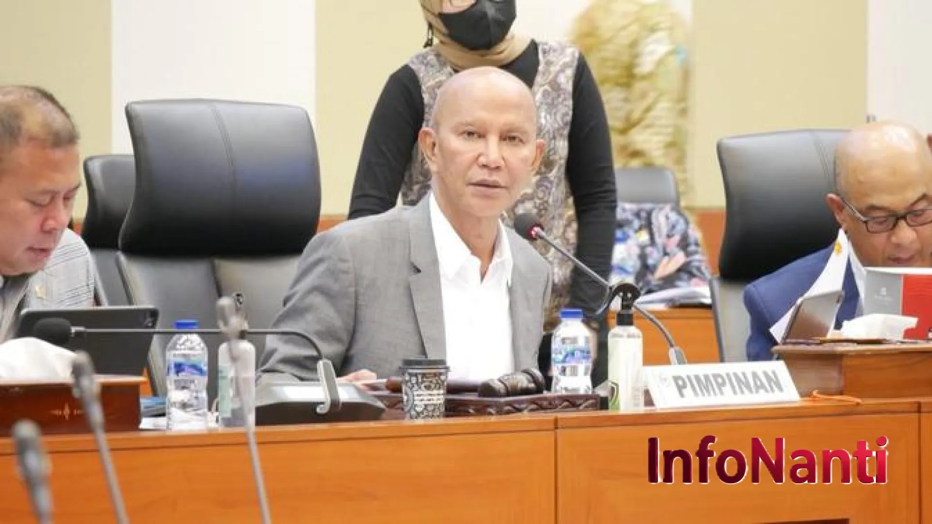 Rupiah Tembus Ambang Psikologis Rp 18.000 per Dolar AS, Alarm Bahaya Bagi Ekonomi Nasional?