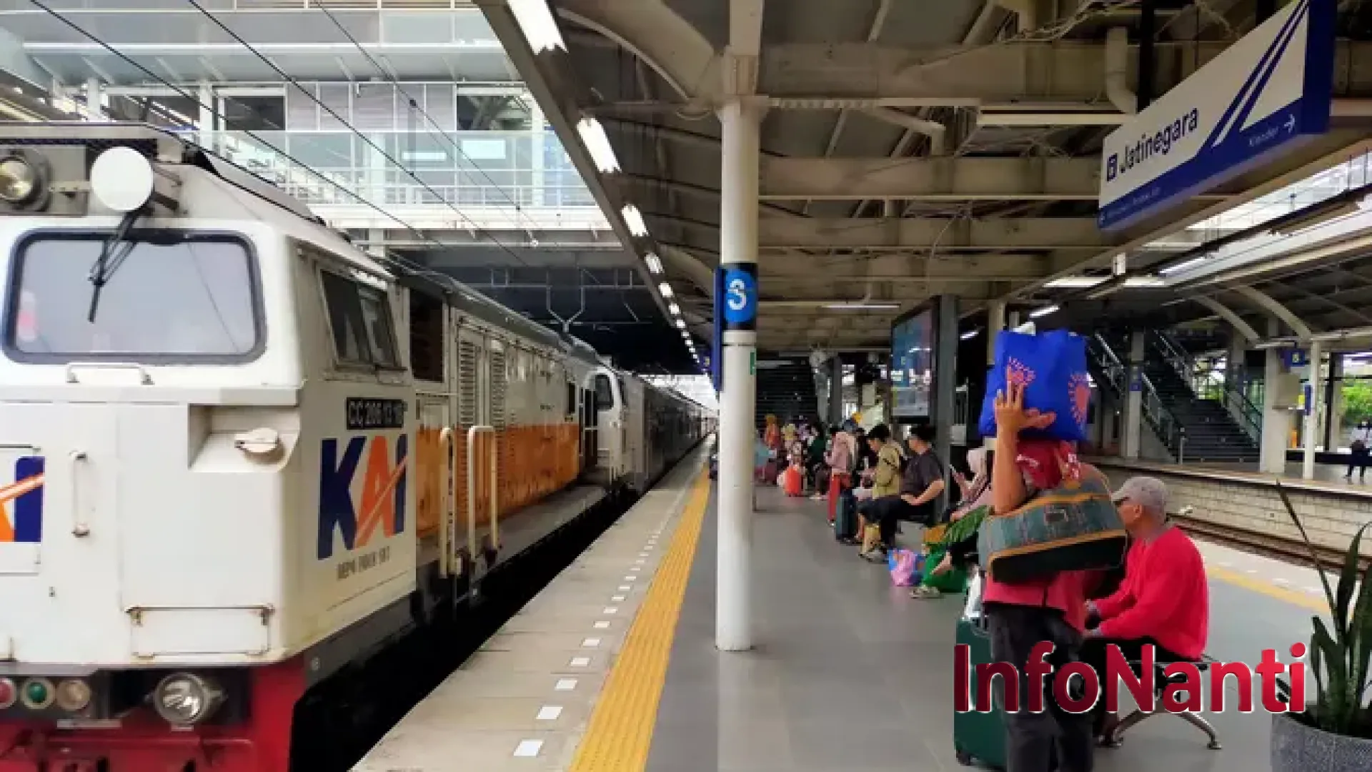 Antisipasi Demo BEM UI: KAI Daop 1 Jakarta Alihkan Pemberhentian 16 Kereta Api ke Stasiun Jatinegara