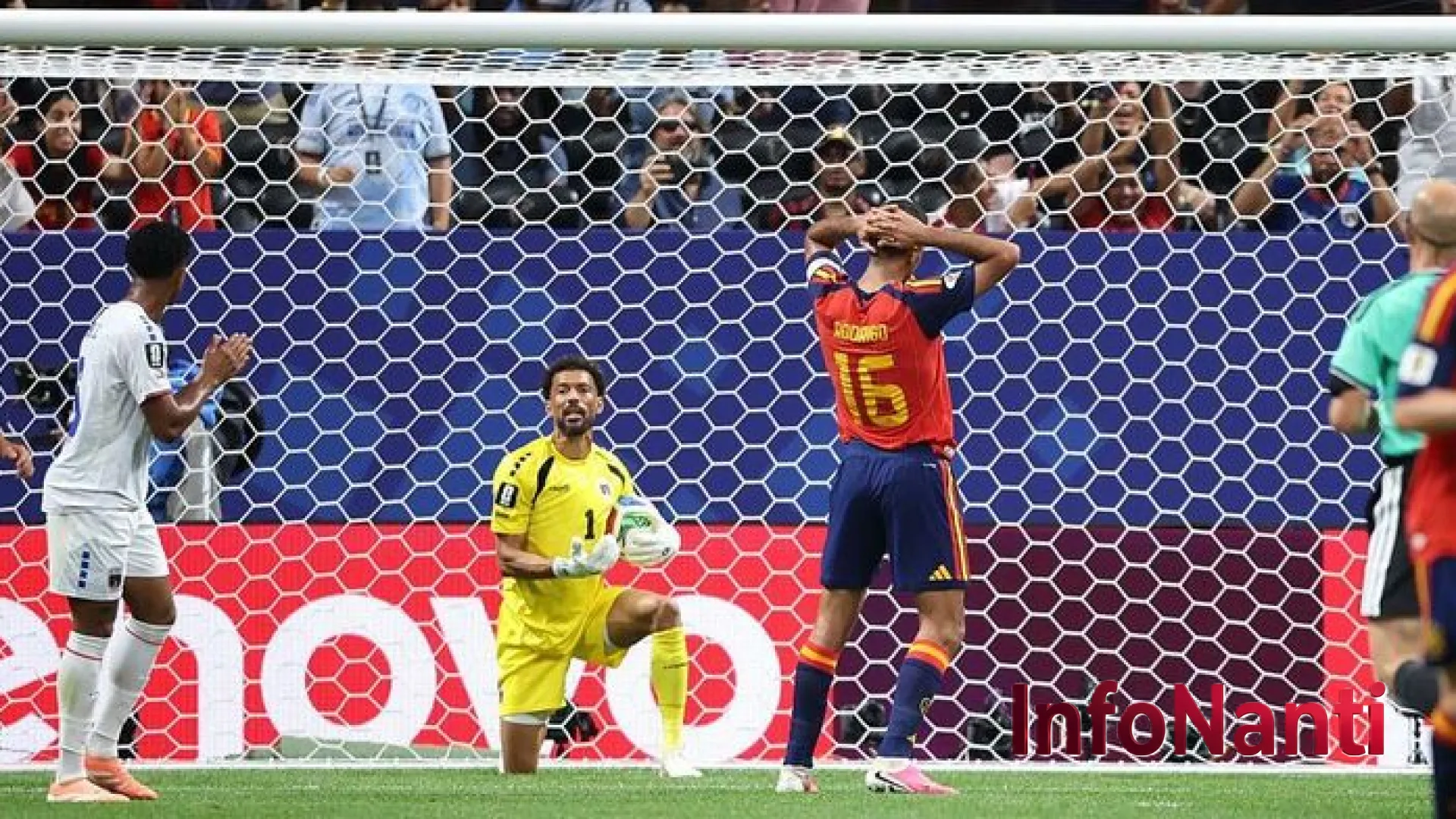 Tembok Kokoh Bernama Vozinha: Bagaimana Kiper 40 Tahun Eks Rekan Witan Bikin Spanyol Gigit Jari