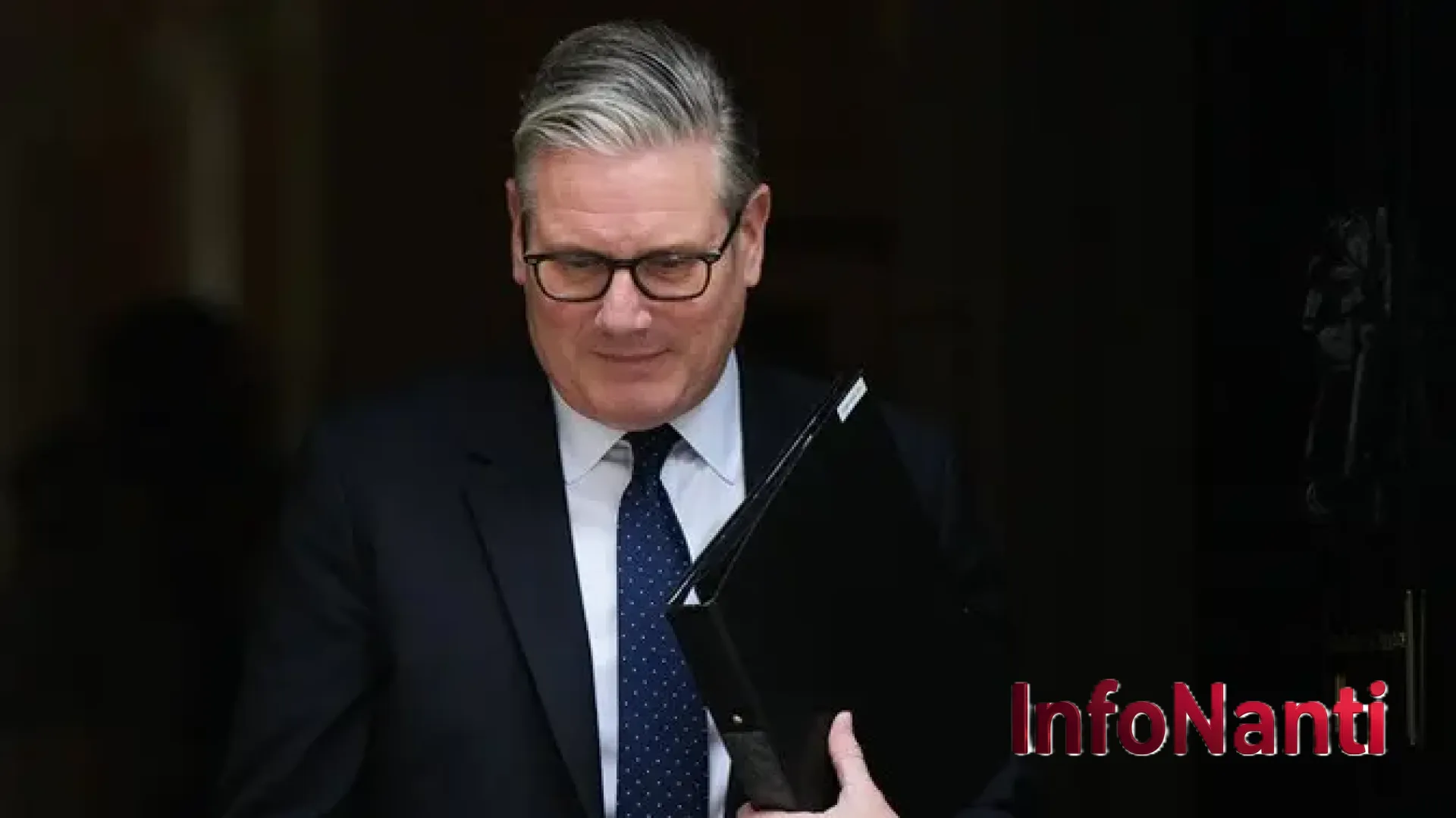Guncangan Hebat di Downing Street: Menakar Alasan di Balik Pengunduran Diri PM Inggris Keir Starmer