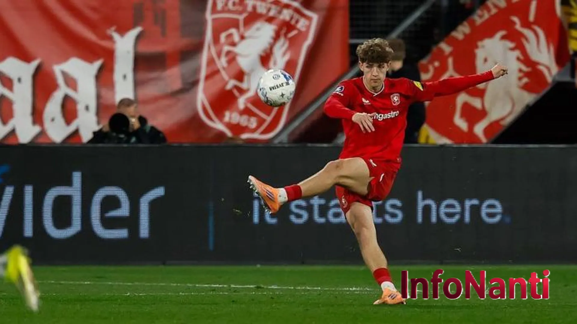 Chelsea dan Barcelona Bersaing Ketat Berburu Ruud Nijstad, ‘Tembok Muda’ Rekan Mees Hilgers di Twente