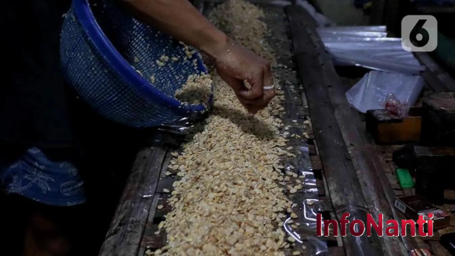Dilema Perajin Tempe: Siasat ‘Diet’ Ukuran di Tengah Meroketnya Harga Plastik Kemasan