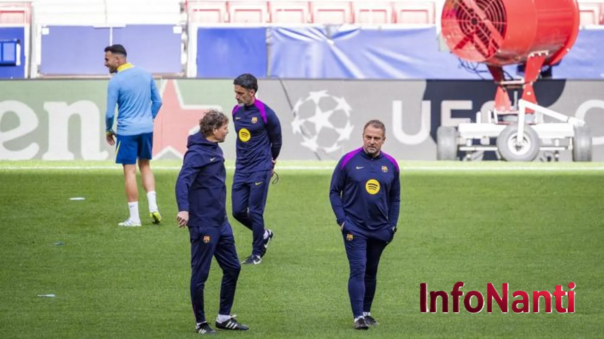 Hansi Flick Soroti Kualitas Rumput Wanda Metropolitano Jelang Duel Hidup Mati Atletico vs Barcelona